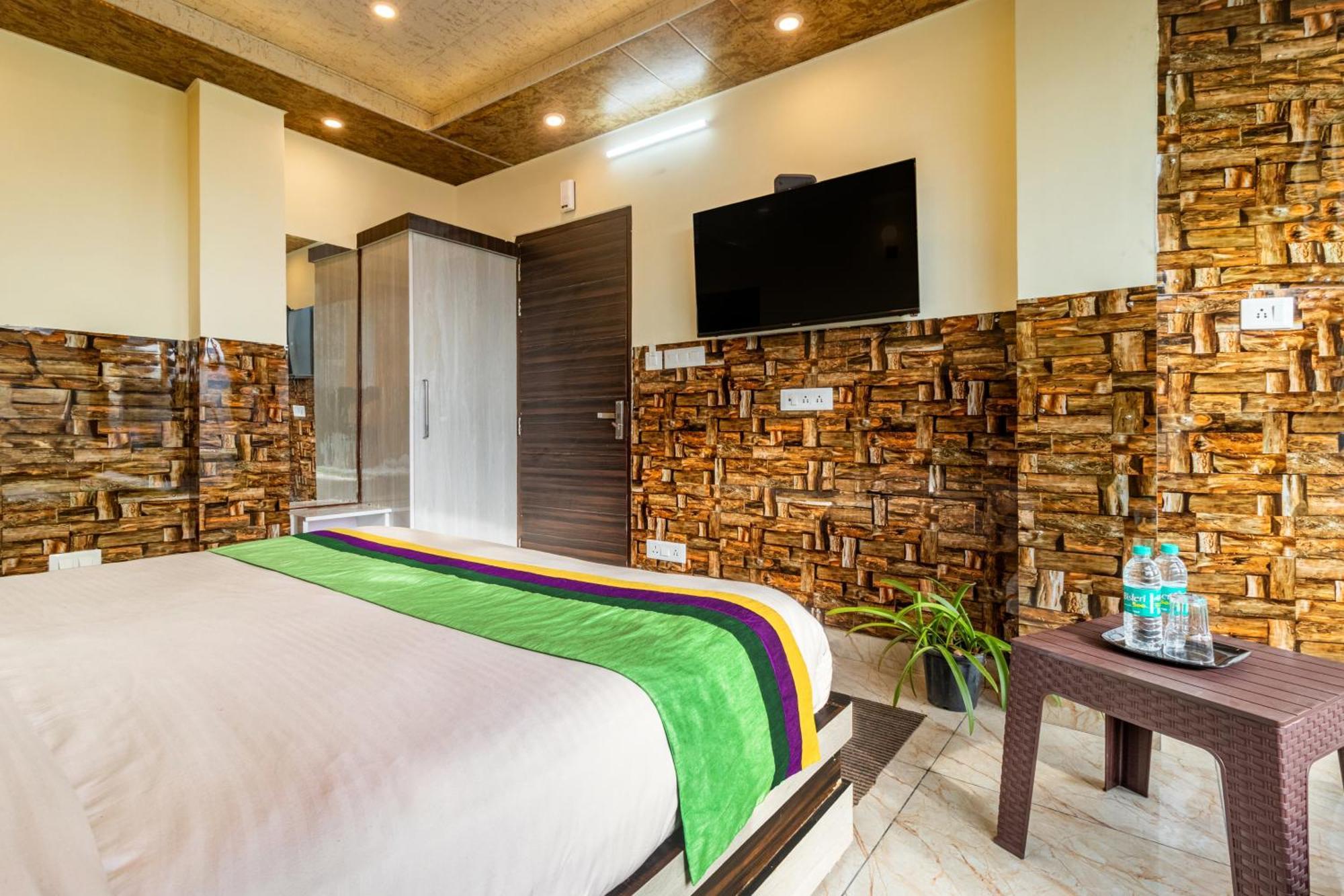 Treebo Srishti Vaikunth With Mountain View Hotell Shimla Exteriör bild