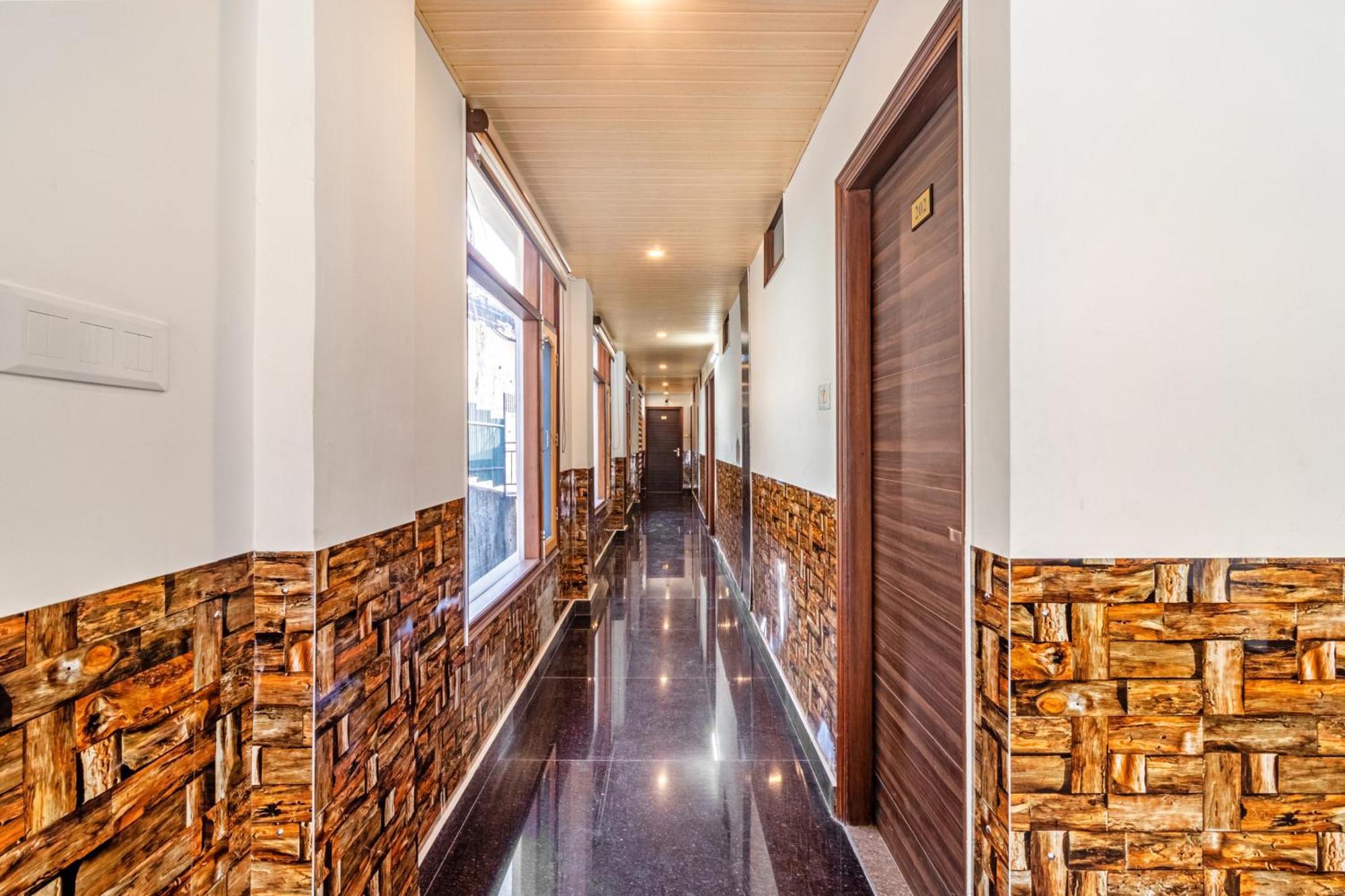 Treebo Srishti Vaikunth With Mountain View Hotell Shimla Exteriör bild