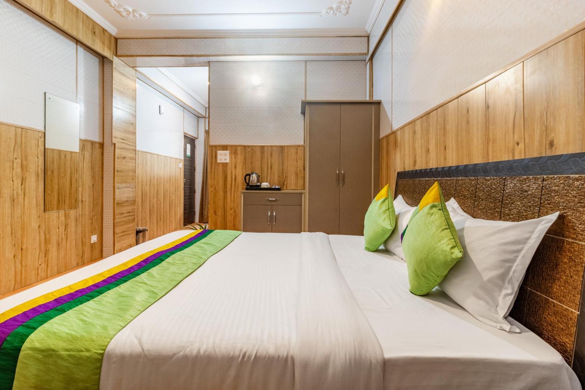 Treebo Srishti Vaikunth With Mountain View Hotell Shimla Exteriör bild