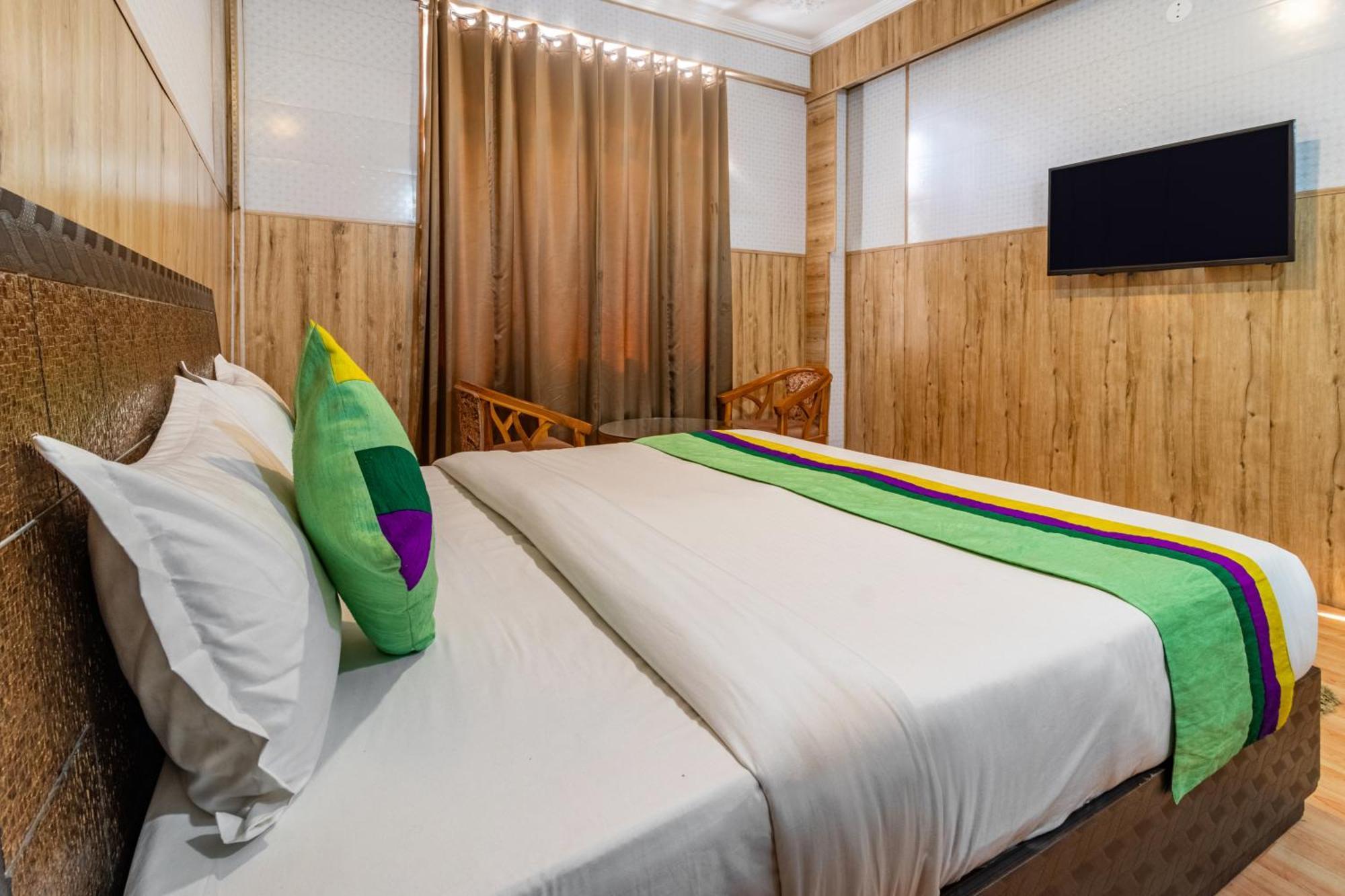 Treebo Srishti Vaikunth With Mountain View Hotell Shimla Exteriör bild